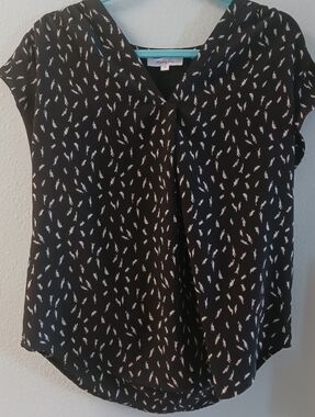 Black/White Patterned Monday Fun Lillian V Neck Blouse | Size M
